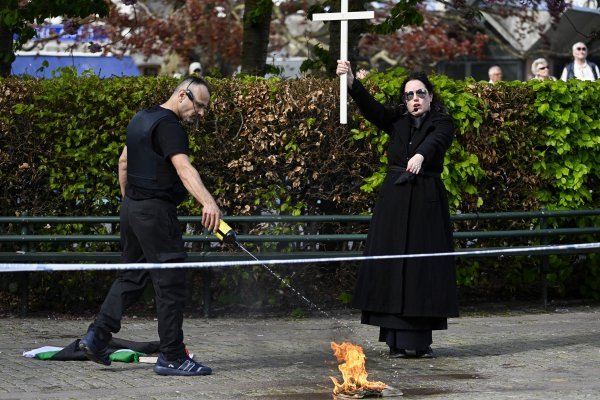 Muškarac i žena spalili Kuran u Malmou uoči Eurovizije